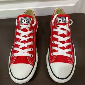 Women’s Red Converse low top sz 8